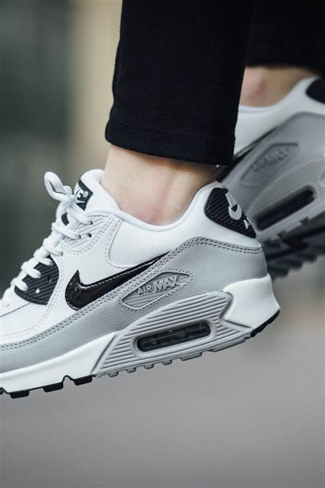 nike 90 air max grey white