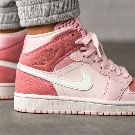 Nike air jordan 1 pink and white