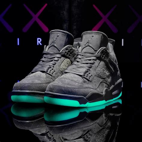 nike kaws x air jordan 4 cool grey