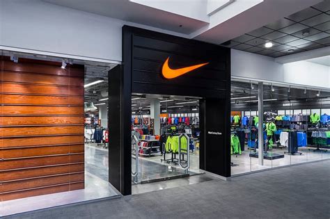 nike outlet near me opening hours