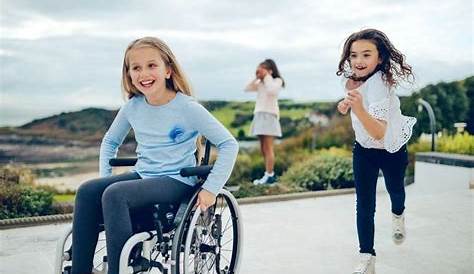 Devolver la dignidad a los niños que no pueden pagar una silla de ruedas