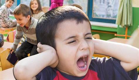 Niños con autismo muestran en el aula cómo les afectan los ruidos fuertes