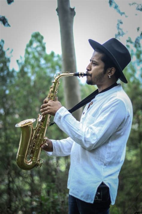 Nipali Sax - Miguzus