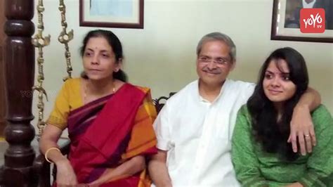 nirmala sitharaman daughter age and family