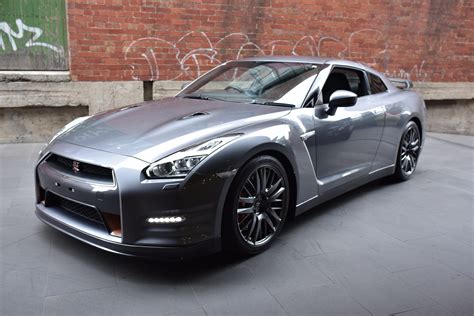 nissan gt r r35 price