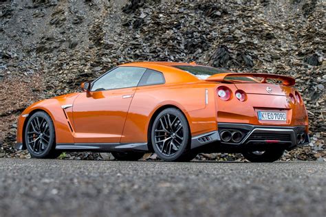 nissan gt-r price in america