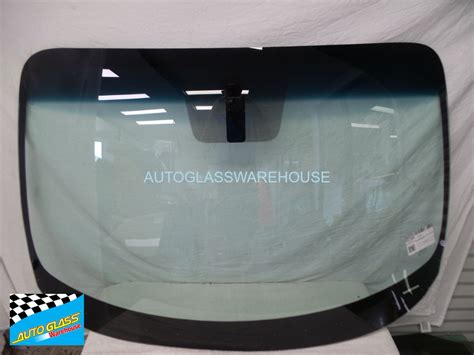 Nissan Juke Windshield