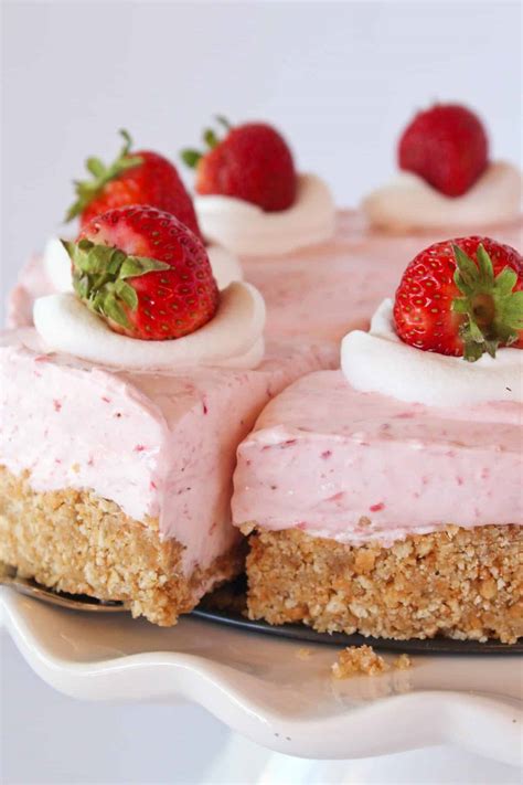 Raspberry Cheesecake Icebox Cake {easy nobake dessert