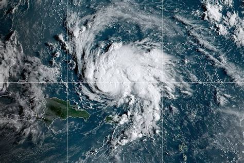 noaa hurricane center hurricane nicole