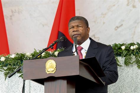 nome do presidente de angola