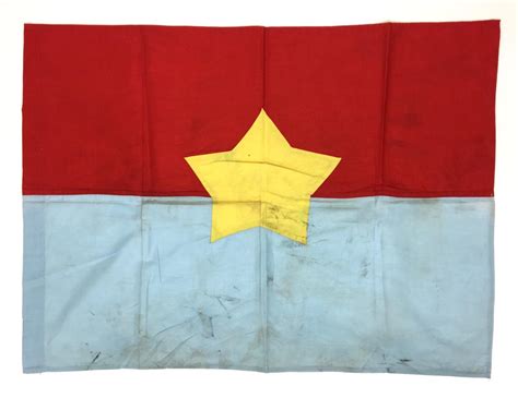 north vietnam flag during vietnam war
