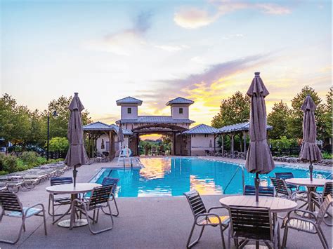 norton commons pool access