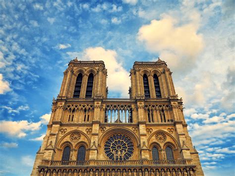 notre dame cathedral architecture style