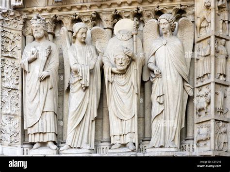 notre dame cathedral exterior statues