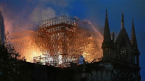 notre dame cathedral fire date started