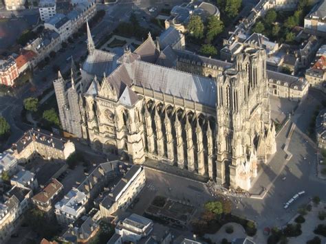 notre dame de reims vue du ciel