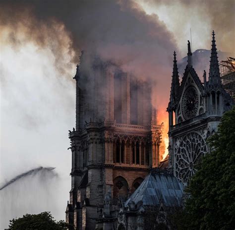 notre dame in brand