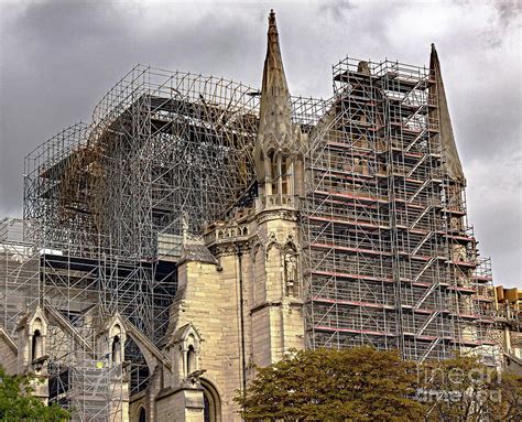 notre-dame de paris reconstruction