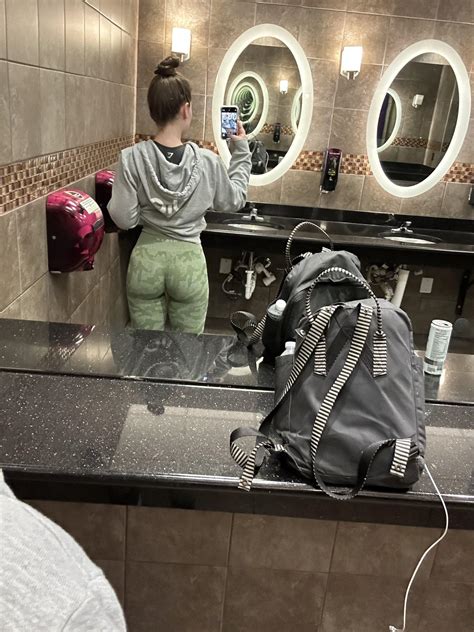 nude butternutgiraffe