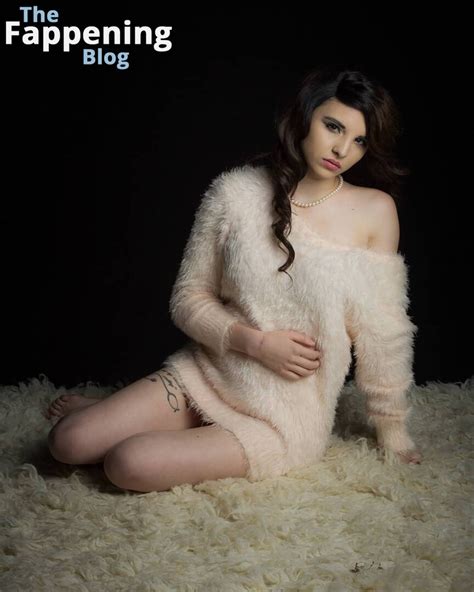 nude chelsie deville