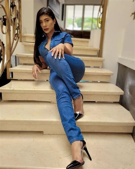 nude kelly compulsive