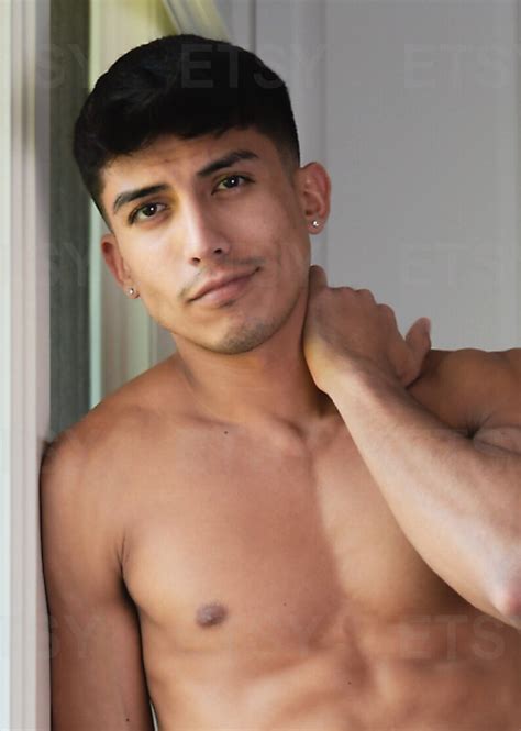 Top 5 tips for posing nude