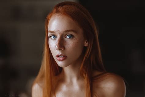 nude redhead