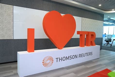 number of employees at thomson reuters