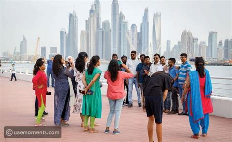 number of indians living in uae