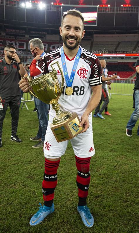 numeros de everton ribeiro no flamengo