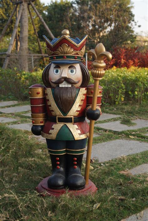 Nutcracker Garden Statue