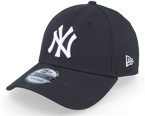 Unleash Your Style: Top NYC Hat Trends to Steal This Season