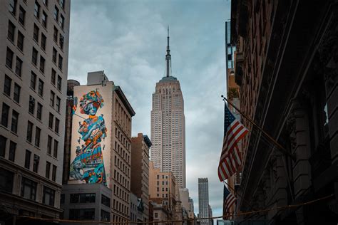 nyc neighborhood near empire state building