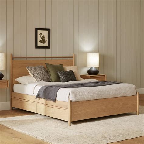 Oak Queen Bed With Storage