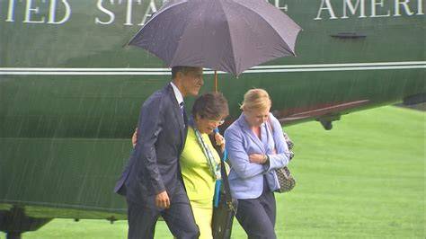 Obama Can't Hold His Own Umbrella Picture eBaum's World