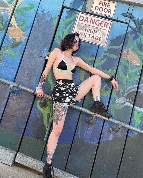 of noteasybeinwheezy hilton