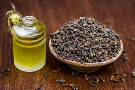 25 Incredible Uses of Clove Oil