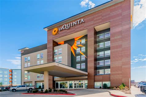 okc airport hotels with shuttles