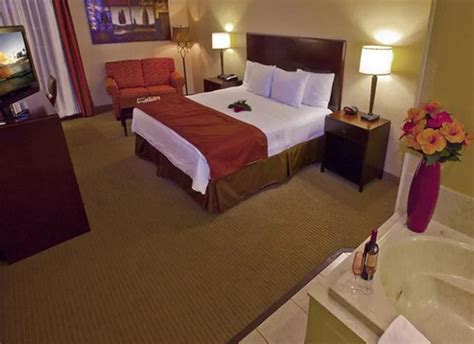 oklahoma city hotel room with jacuzzi