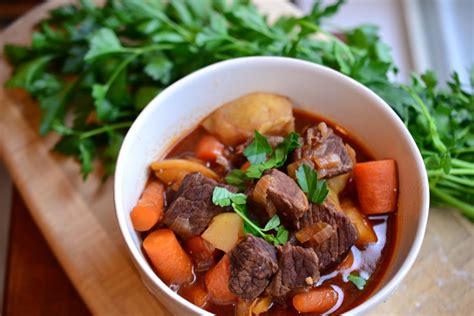 The Pioneer Woman’s Hearty Old-Fashioned Beef Stew: A Timeless Recipe Bursting with Flavor!