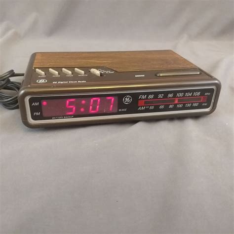 Revive Nostalgia: Wake Up to Radiant Mornings with our Classic Clock Radios!