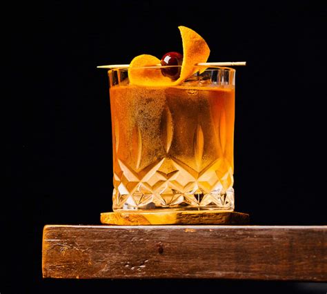 Delight in Classic Cocktail Delivery for a Nostalgic Twist!