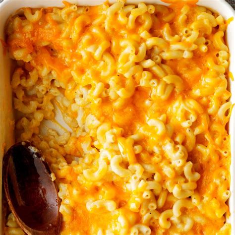 old fashioned baked macaroni and cheese with ground beef