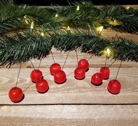 Vintage Charm: Old-Fashioned Cherries on a Wire – Add a Touch of Nostalgia to Your Decor!