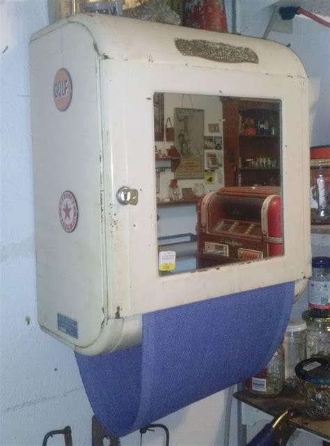 Old Hand Drying Towel Machine