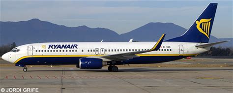 old ryanair livery