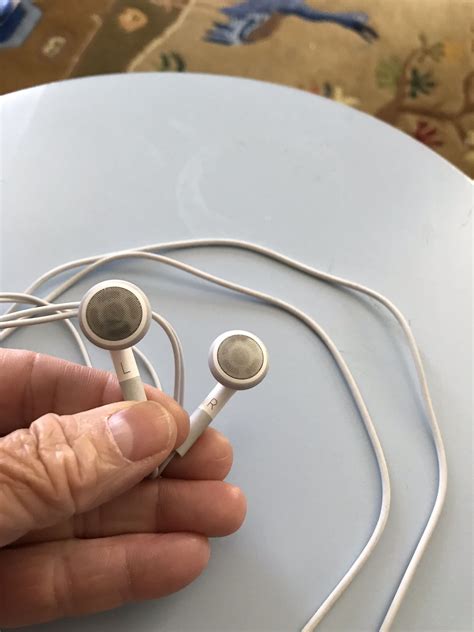 old school earbuds
