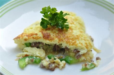 Omelette Berinti Daging: Resipi Terperinci