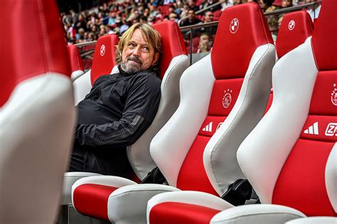 omstreden technisch directeur ajax