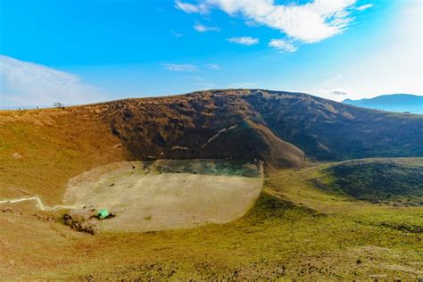 Omuro Mountain Crater